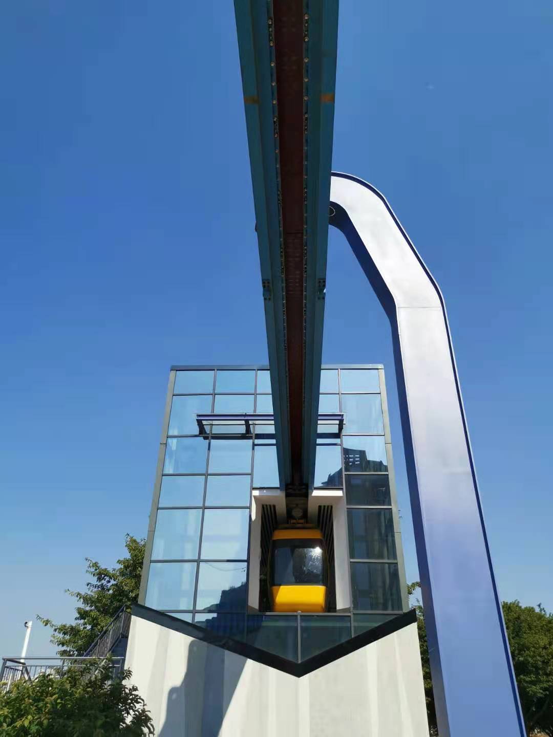 学院虹轨磁浮列车.jpg